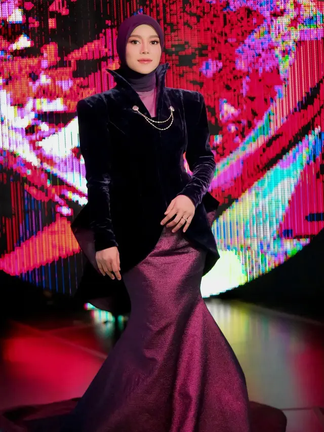 Pesona Semi Maskulin Lesti Kejora dalam Kebaya Modifikasi Siluet Beskap