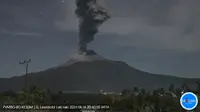 Gunung Lewotobi Laki-Laki di Flores Timur, NTT, kembali erupsi pada Jumat malam (14/6/2024). (Liputan6.com/ Dok PVMBG)