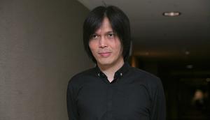 Mantan vokalis Dewa 19 Elfonda Mekel atau Once melihat Dhani merupakan sosok yang jarang di temukan di industri musik. Once melihat musisi yang juga pentolan Republik Cinta itu sosok istimewa. (Nurwahyunan/Bintang.com)