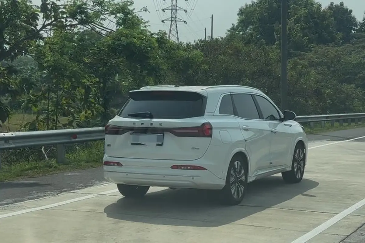 Mobil Baru DFSK Tertangkap Kamera Sedang Diuji Jalan (Ist)