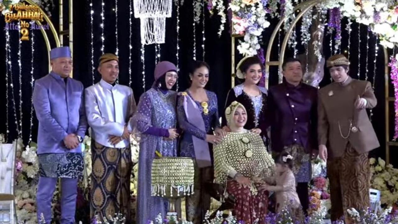 Mitoni Aurel Hermansyah. (Tangkapan layar YouTube/ AH)