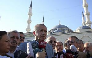 Presiden Turki Recep Tayyip Erdogan berbicara di hadapan awak media usai merayakan Salat Id  (Presidential Press Service, Pool photo via AP)