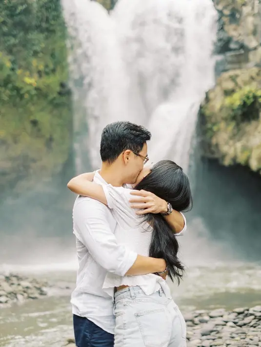 <p>Romantisme keduanya membuat netizen sangat iri. "Oke,, kita usahakan orang Korea inisial KIM TAEHYUNG itu," kata salah satu warganet. (Foto: Instagram/ jessechoi_)</p>