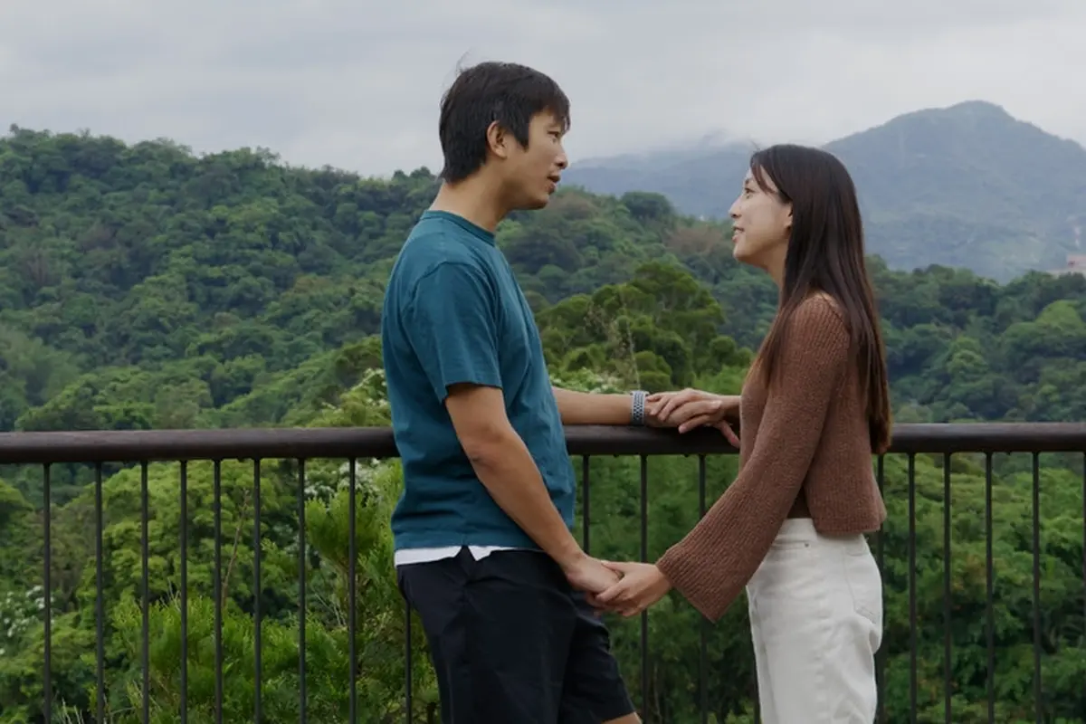 couple romantis bahagia
