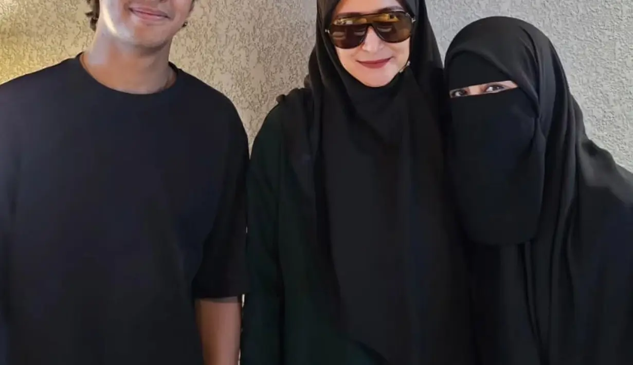 Inneke artis yang sangat populer tahun 1990-an hingga 2000-an. Paras cantiknya kerap menghiasi layar kaca dan layar lebar. Pernah dalam satu tahun terlibat di 7 judul film. [Instgaram/_ummi_pipik_]