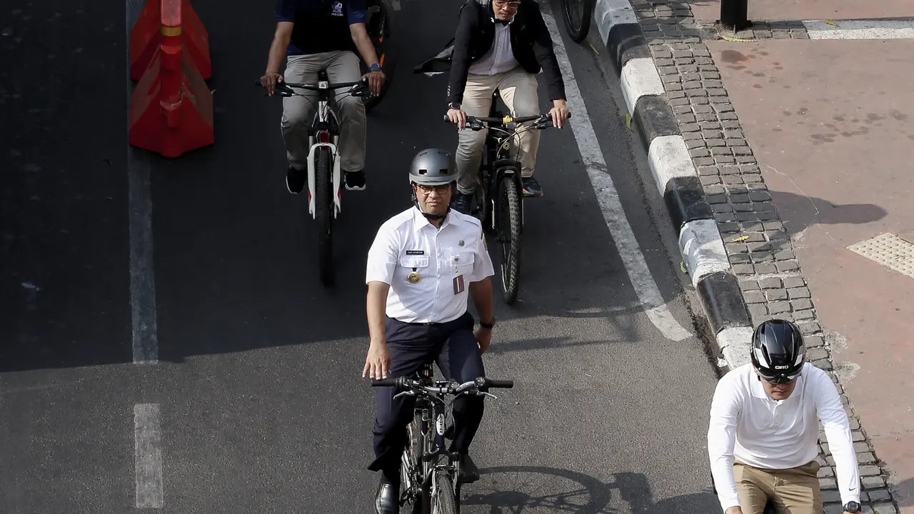 Anies Jajal Jalur Sepeda dari Veldrome ke Balai Kota DKI Jakarta