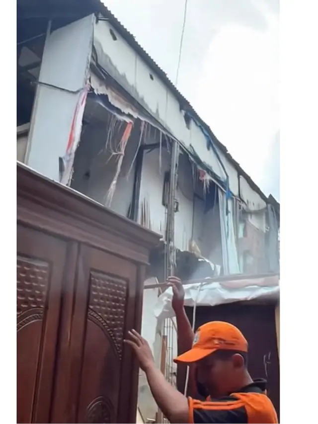6 Potret Kondisi Rumah Diding Boneng yang Roboh, Raffi Ahmad Bantu Renovasi