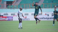 Selebrasi striker Persikabo Kevin Aleman usai mencetak gol spektakuler ke gawang Rans Nusantara FC menit ke-5o
