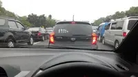 Antrean di Tol Cikampek arah Jakarta mulai dari KM 66. (@Elshinta)