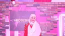 Saat dijumpai di Studio 6 Emtek City, kawasan Daan Mogot, Jakarta Barat, Jumat (22/1/2016) malam, Zaskia Adya Mecca mengaku tak menyangka didapuk sebagai selebriti dengan hijab paling fashionable. (Nurwahyunan/Bintang.com)
