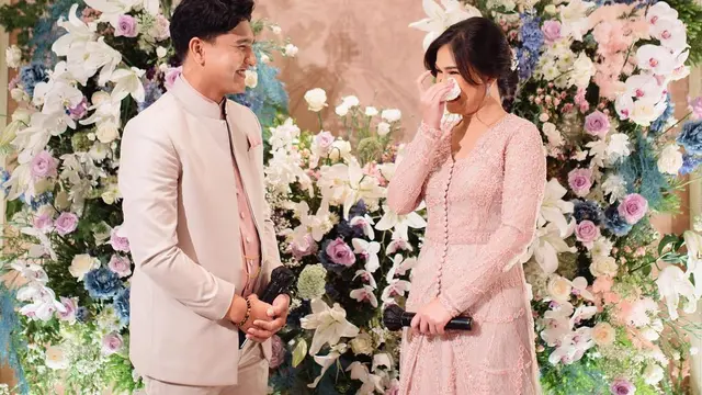 Prosesi lamaran Qausar Harta Yudana dan Masayu Clara (Foto: Instagram/@masayuclara/@@alurafotografi)