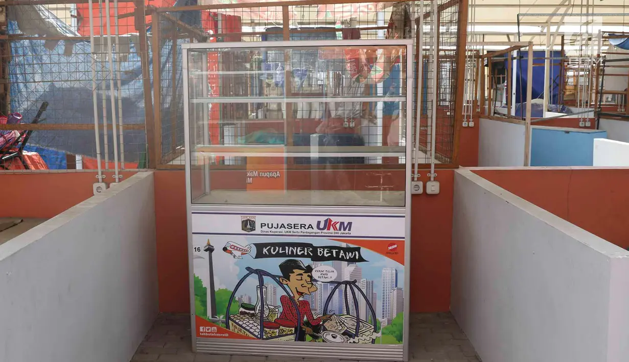 Lapak pedagang yang kosong di Lokasi Binaan Taman Kota Intan, Jakarta, Senin (17/12). Sepinya pengunjung menyebabkan banyak lapak di kawasan relokasi PKL Kota Tua tersebut banyak yang kosong dan tutup. (Liputan6.com/Immanuel Antonius)