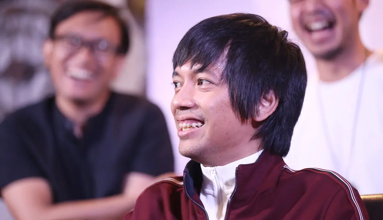 "Buat D'Masiv ini pertama kalinya kita duet dengan penyanyi wanita dan itu adalah Rossa. Ditambah dengan sentuhan pianonya David NOAH jadi lagu dan komposisinya lengkap banget." ujar Rian. (Nurwahyunan/Bintang.com)