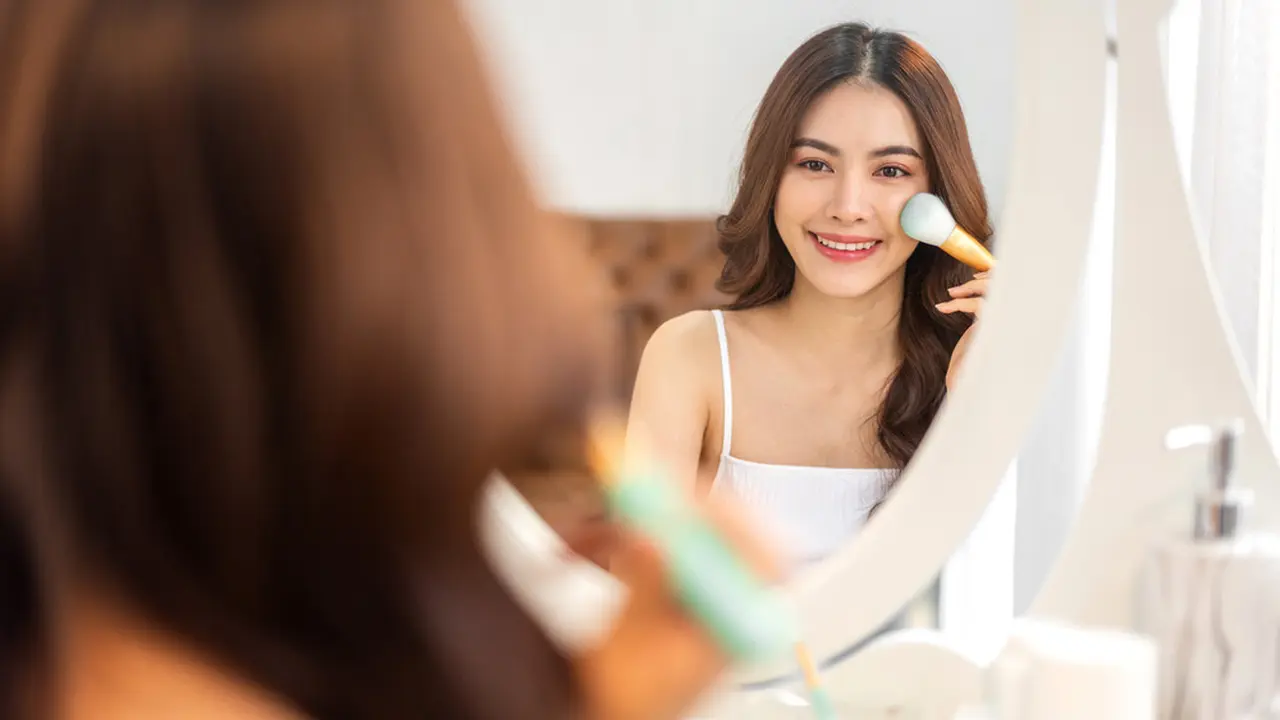Tips Menyamarkan Wajah Lelah Setelah Mudik, Biar Tetap On Point Saat Kembali ke Kantor