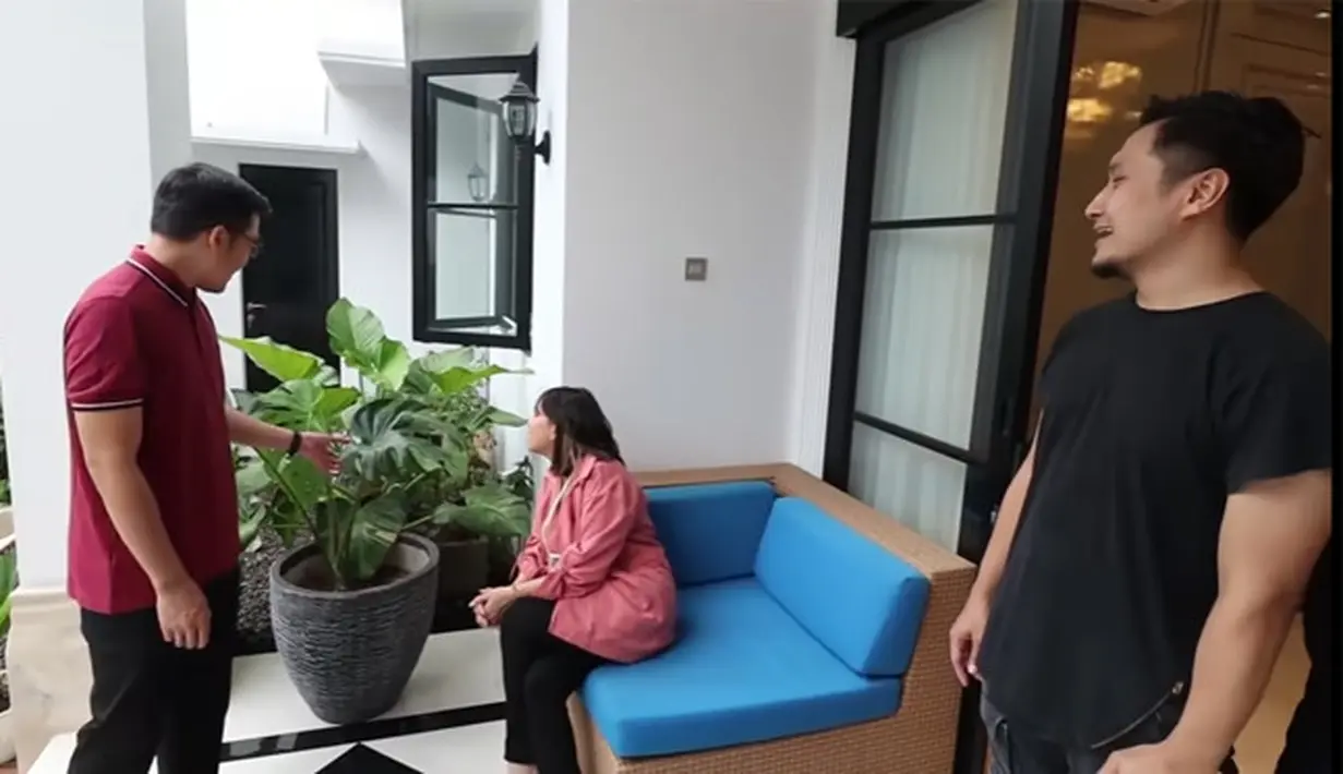 Rumah Arie Untung dan Fenita Arie (Youtube/Keluarga ITIKK)