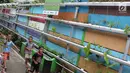 Sejumlah anak-anak bermain di Kampung Hidroponik Pengadegan, Jakarta, Kamis (22/2). Hasil panen tanaman hidroponik tersebut dibeli oleh masyarakat setempat. (Liputan6.com/Immanuel Antonius)
