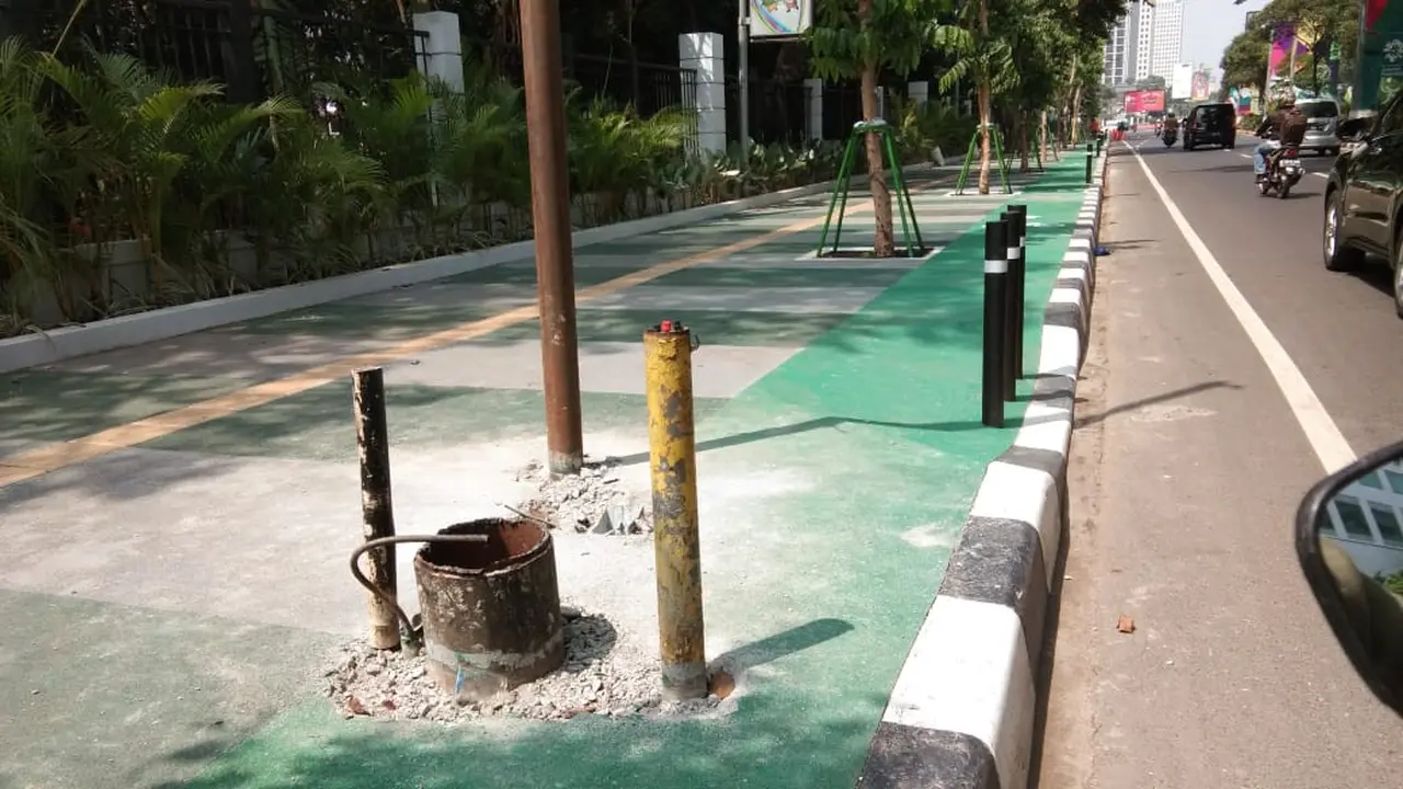Jalur sepeda di kawasan Gelora Bung Karno, Senayan, Jakarta