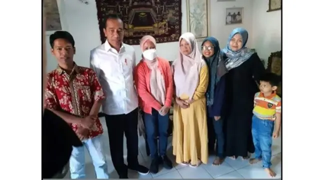 6 Momen Presiden Jokowi Takziah ke Rumah Sahahat, Teman Merintis Usaha Mebel