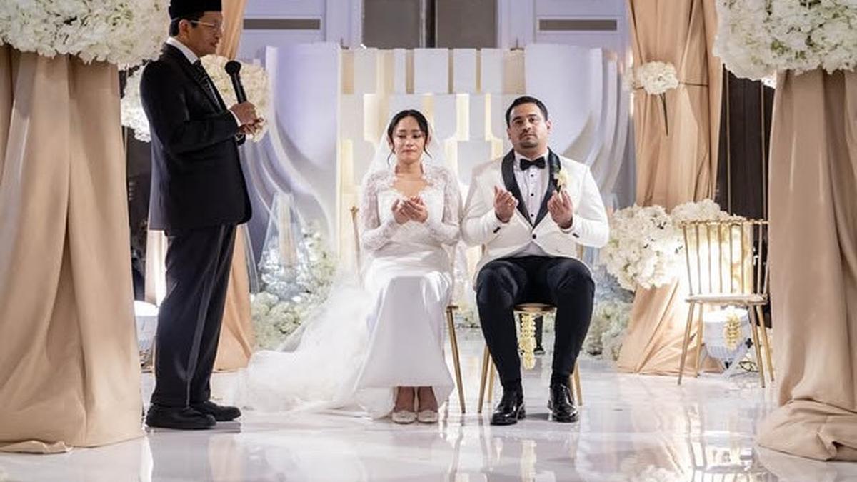 6 Potret Pernikahan Putri Yusril Ihza Mahendra, Akad Nikah Dibalut Gaun Putih hingga Menteri Agama Jadi Saksi Nikah