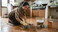 10 Cara Membersihkan Keramik Dapur Kusam karena Minyak, Pakai Bahan Rumahan