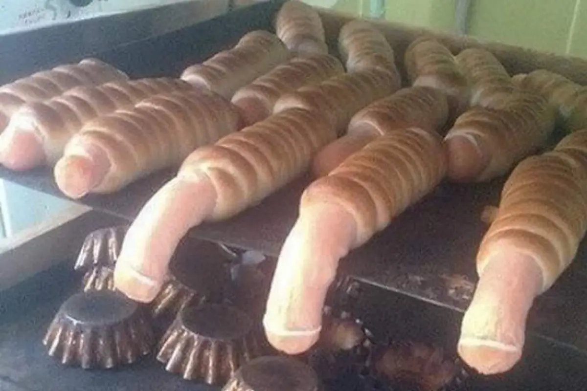 8 Potret Kocak Orang Masak tapi Gagal Terlihat Keren