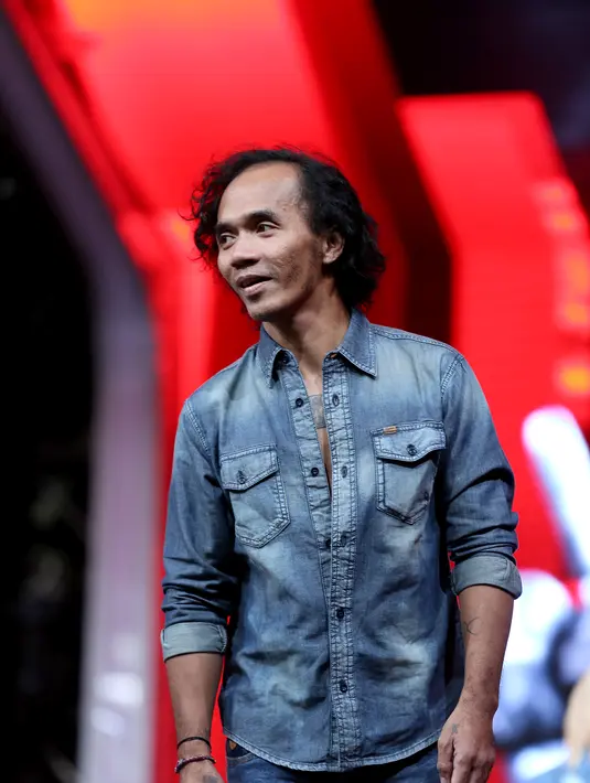 "Saya nggak punya konsep untuk dibocorkan, karena sangat rahasia. Saya terbiasa saat tampil bersama band improvisasi, tanpa briefing makin hidup," ujar pemilik nama Akhadi Wira Satriaji. (Foto: Andy Masela/Bintang.com)