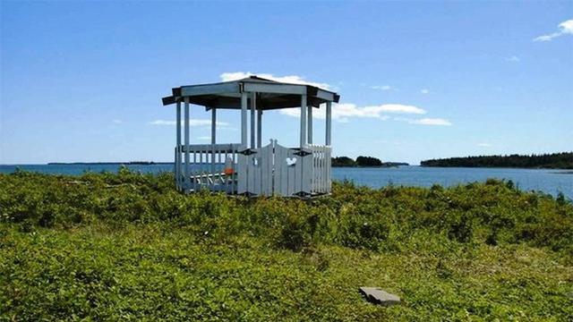 Pulau yang Mungkin Tak Mau Kamu Kunjungi