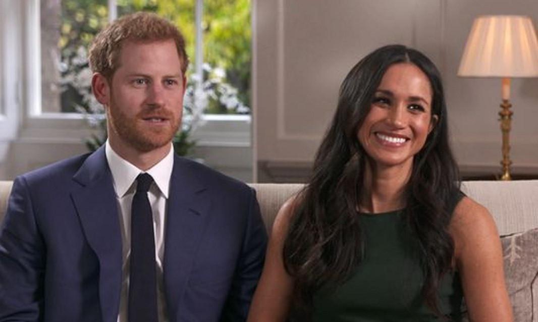 Saat Meghan Markle dan Pangeran Harry mengumumkan pertunangan mereka (E!)