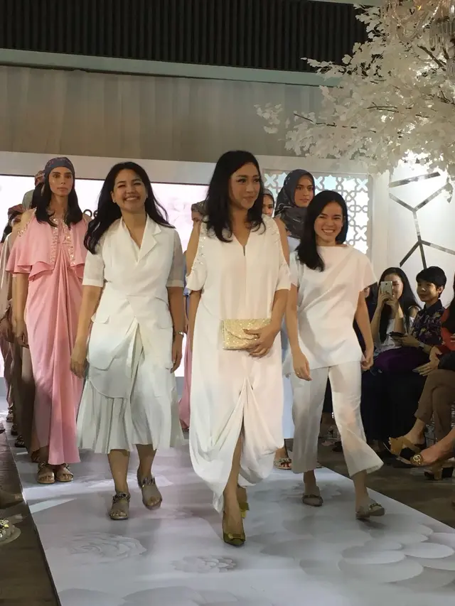 [Bintang] Fashionable Ramadan 2018, Raline Shah Berkolaborasi dengan Brand Lokal dan E-Commerce Ini