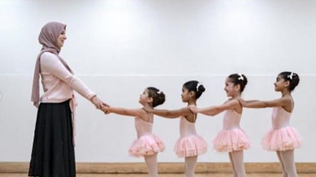 Sekolah Balet Muslim Pertama, Musiknya diganti Puisi
