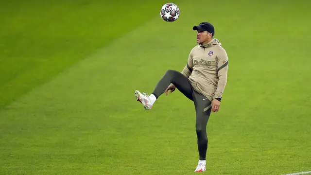 FOTO: Melihat Aksi Diego Simeone Unjuk Kebolehan Jelang Laga Atletico Madrid Kontra Chelsea