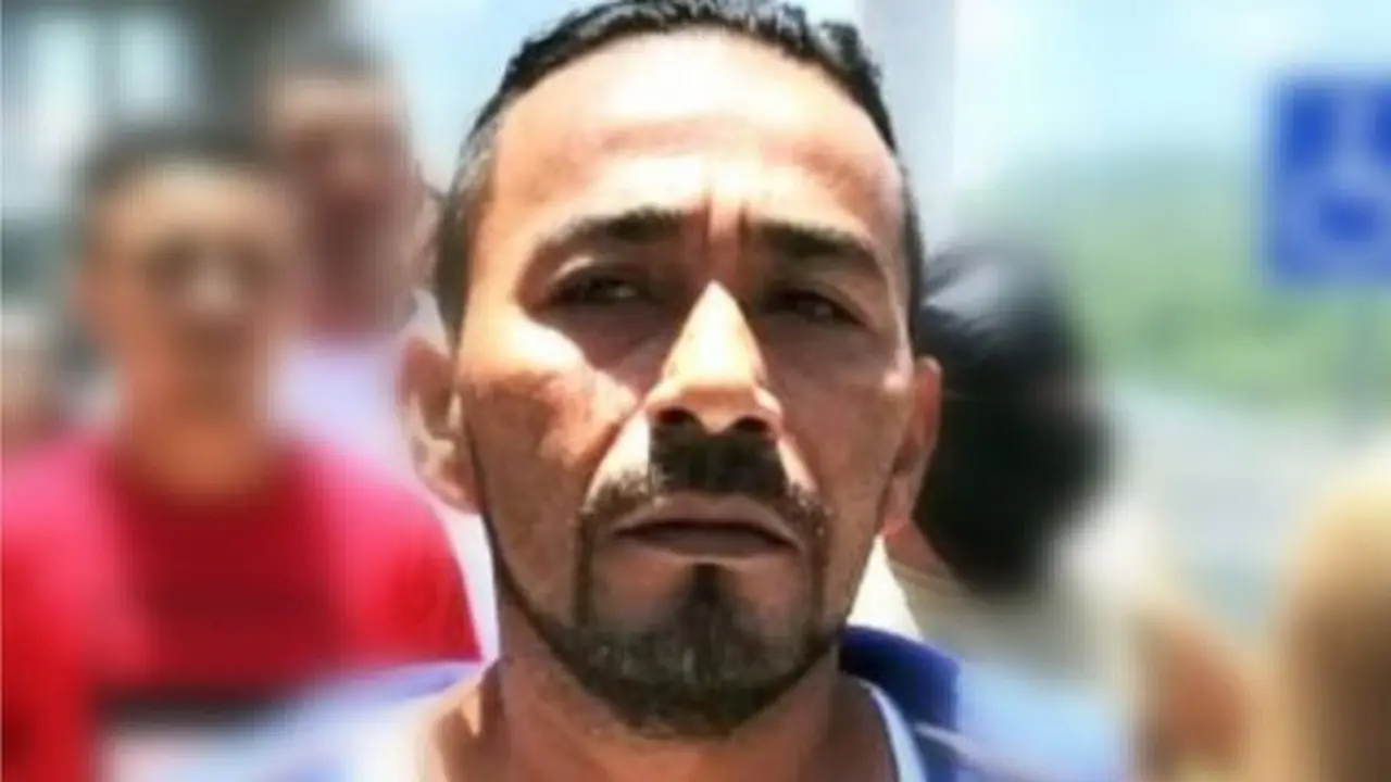 Pemimpin geng MS-13, Alexander Mendoza, yang dikenal sebagai "El Porky" dibawa kabur oleh sekelompok pria bersenjata dari pengadilan Honduras. (Honduras Police)