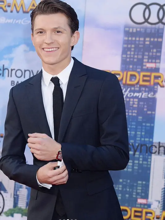 Baru-baru ini Zendaya dan Tom terlihat kembali berbincang dan membicarakan soal pemberitaan yang beredar belakangan ini terkait dengan hubungan spesial di antara keduanya. (Instagram/tomholland13)