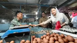 Pedagang Pasar Tak Lagi Menunggu Pembeli: Ketika Lapak Tradisional Masuk Dunia Digital