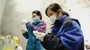 Para dokter hewan menyiapkan suntikan vaksin di Kebun Binatang Shanghai di Shanghai, China timur, pada 8 Desember 2020. Kebun Binatang Shanghai memberikan vaksinasi tahunan kepada semua hewan karnivoranya untuk memastikan kesehatan mereka. (Xinhua/Zhang Jiansong)