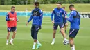 Masih banyak keraguan apakah Maguire akan siap untuk bermain menghadapi Kroasia di Wembley. Tapi, Southgate kini bisa bernapas lega karena sang bek tengah sudah bergabung bersama rekan-rekan setimnya dalam latihan pada Kamis (10/6/2021) pagi waktu setempat. (Foto: AFP/Justin Tallis)