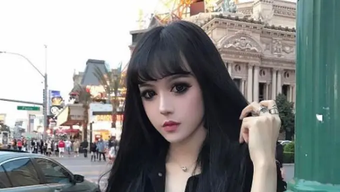 [Bintang] 10 Penampakan Kina Shen, Cewek yang Cantiknya Kayak Manekin