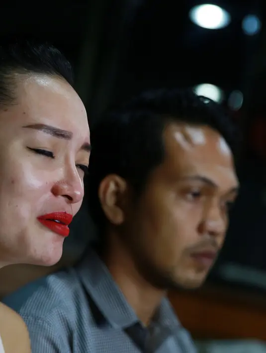 Zaskia Gotik bersama kuasa hukumnya menggelar jumpa pers di Kantor Nagaswara, Johar Baru, Jakarta Pusat, Selasa (22/3/2016). (Deki Prayoga/Bintang.com)