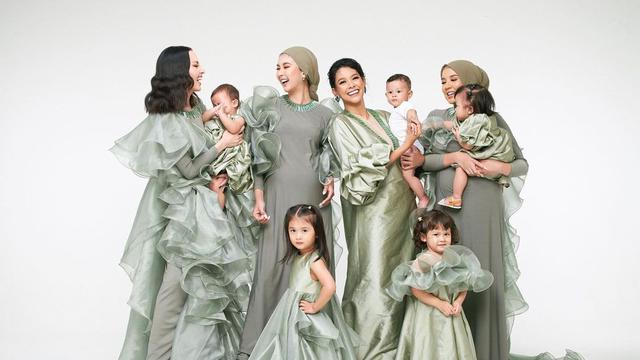 5 Pemotretan Bunga Jelitha dengan Geng Puteri Indonesia 2017 Ini Banjir Pujian