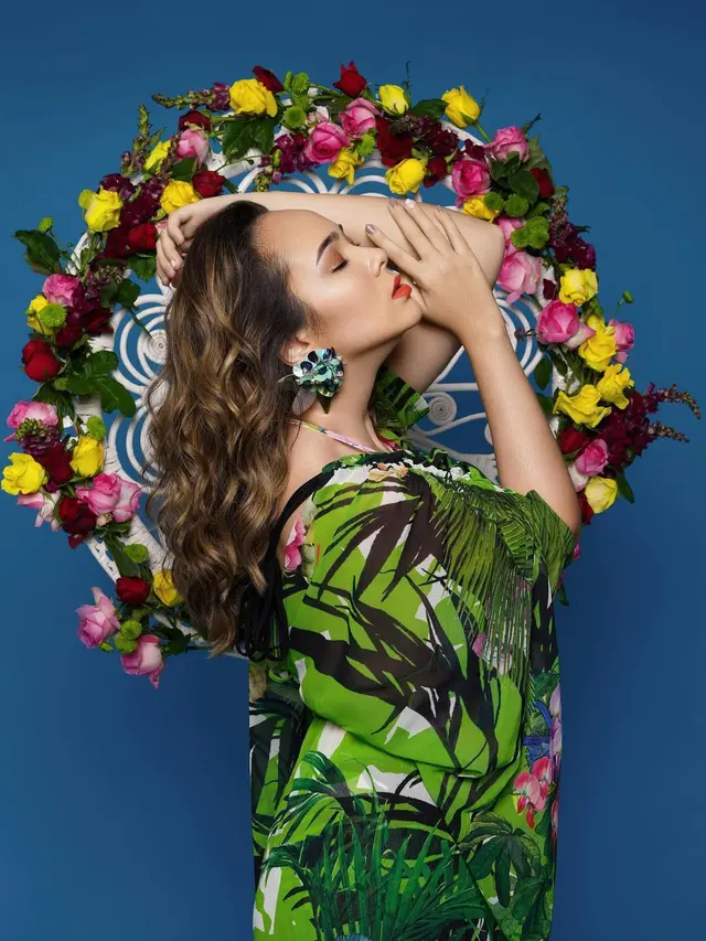 5 Gaya Pemotretan Jessica Mila dan Pamela Bowie Bertema Tropical Breeze, Tampil Fresh