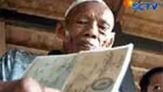 Seorang kakek renta bernama Onjang di Polewali Mandar, Sulawesi Barat tetap sehat meski berumur 106 tahun. Sang kakek masih mampu berjalan tegak tanpa bantuan tonkat.
