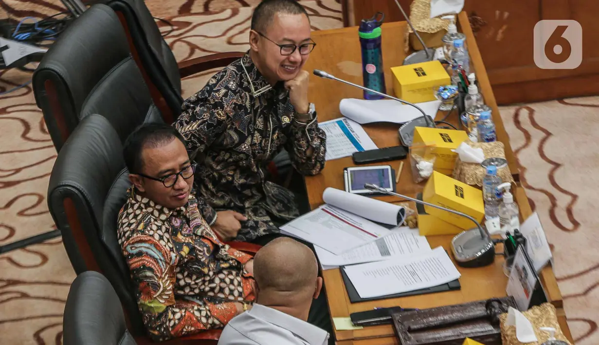 Komisi VII DPR RI saat mengikuti rapat bersama Menteri ESDM Arifin Tasrif di Kompleks Parlemen, Senayan, Jakarta, Kamis (31/8/2023). (Liputan6.com/Faizal Fanani)