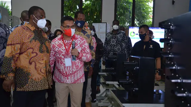 Wakil Presiden (Wapres) Zimbabwe Constantino Chiwenga tiba di Bandung untuk melakukan kunjungan kerja di PT Len Industri
