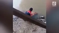 Warga digegerkan dengan mayat mengapung di sebuah sungai, namun penemuan sang mayat buat warganet ngakak sekaligus kesal.