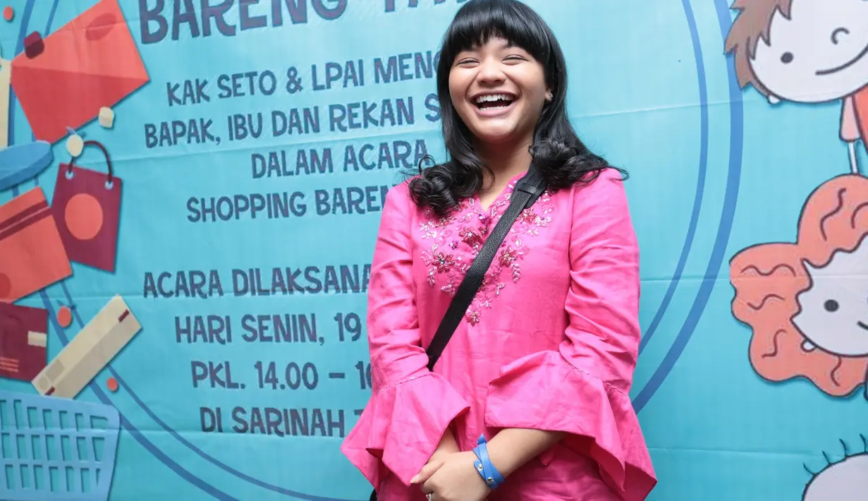 "Makanya Amel nggak ambil sinetron lagi. Kalau mau syuting pulang sekolah, izin boleh, tapi setengah hari dan ribet banget birokrasinya. Jadi Amel mau fokus sekolah dulu," kata Amel Carla, di kawasan Sarinah, Senin (19/6). (Adrian Putra/Bintang.com)