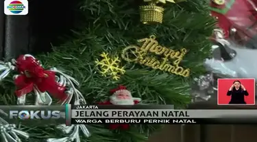 Sementara itu, pedagang pohon cemara di kawasan Kelapa Dua, Jakarta barat juga mulai ramai didatangi pembeli jelang Natal.