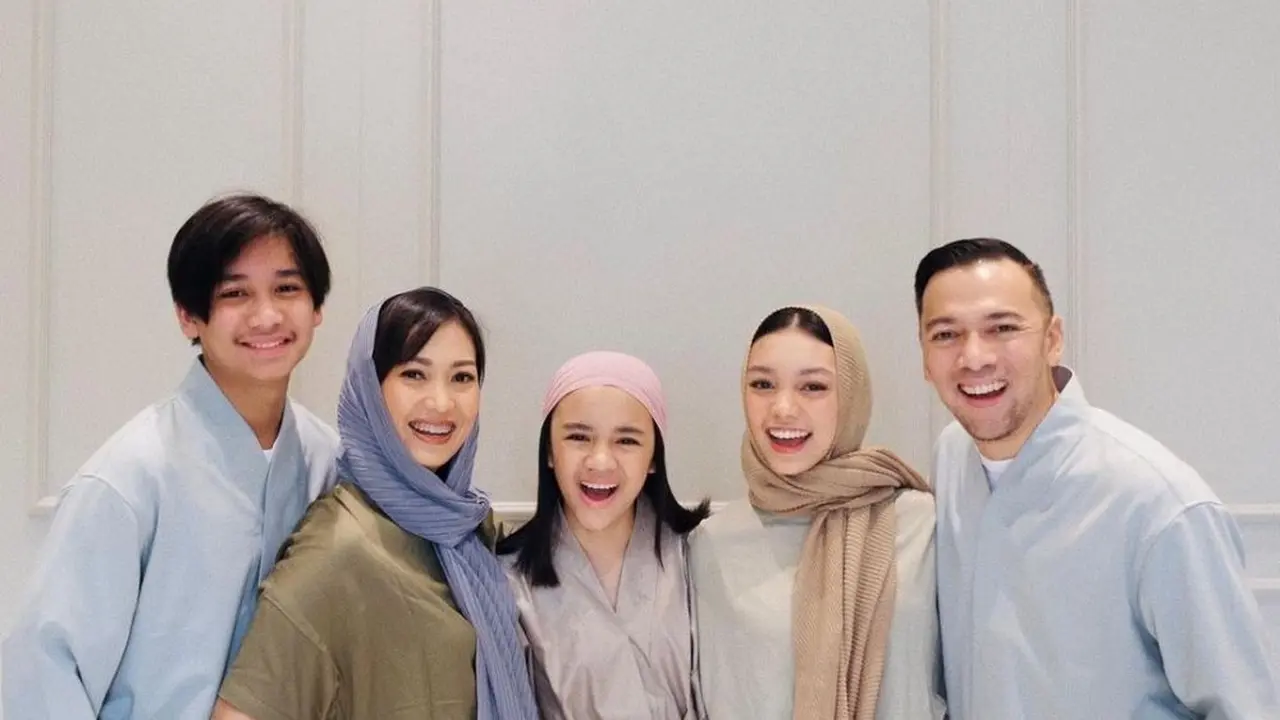 Model Baju Lebaran Keluarga Seleb