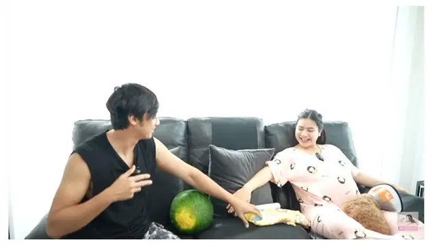 10 Potret Caesar Hito Coba Jadi Ibu Hamil, Diapresiasi Felicya Angelista