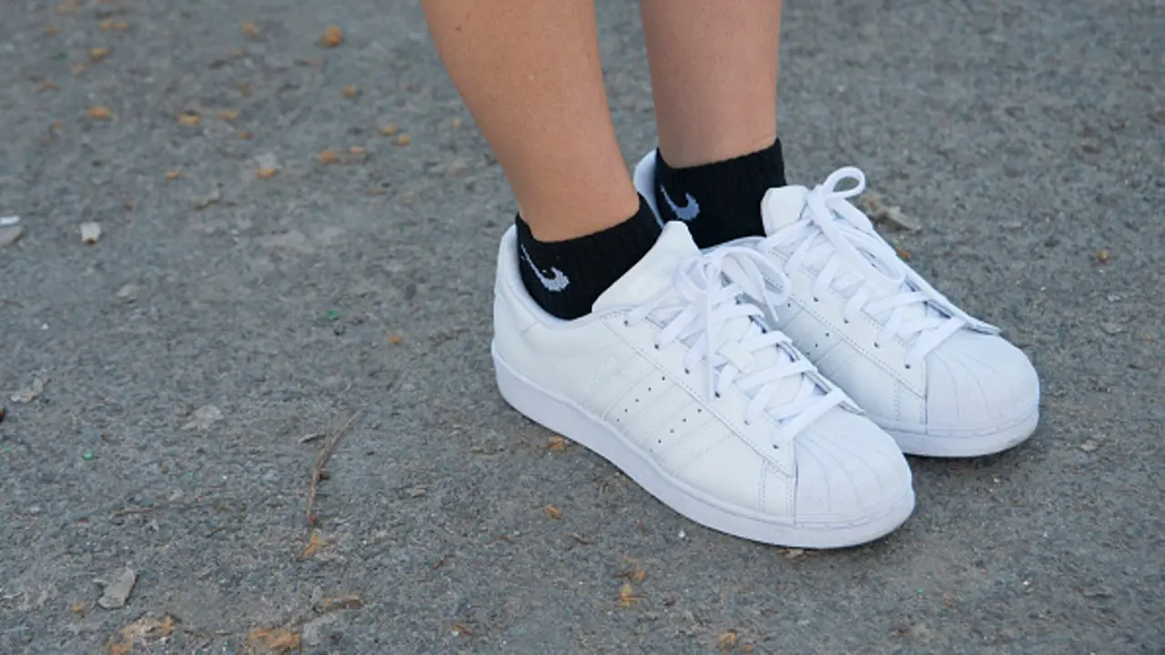 Nggak Perlu Dicuci, Sneakers Kotor Bisa Kinclong Lagi