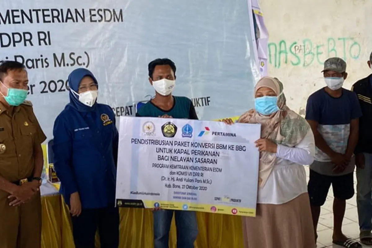 1.797 Paket Konversi Dibagikan Pemerintah untuk Nelayan dan Petani Bone